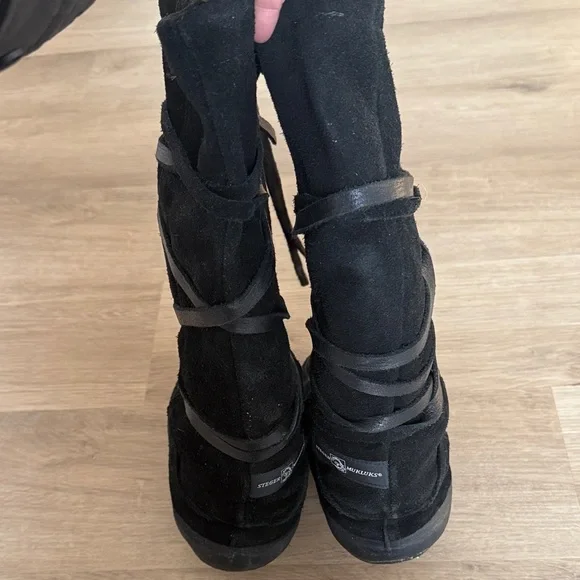 Elegant Black Steger Mukluks Boots - Picture 3 of 6